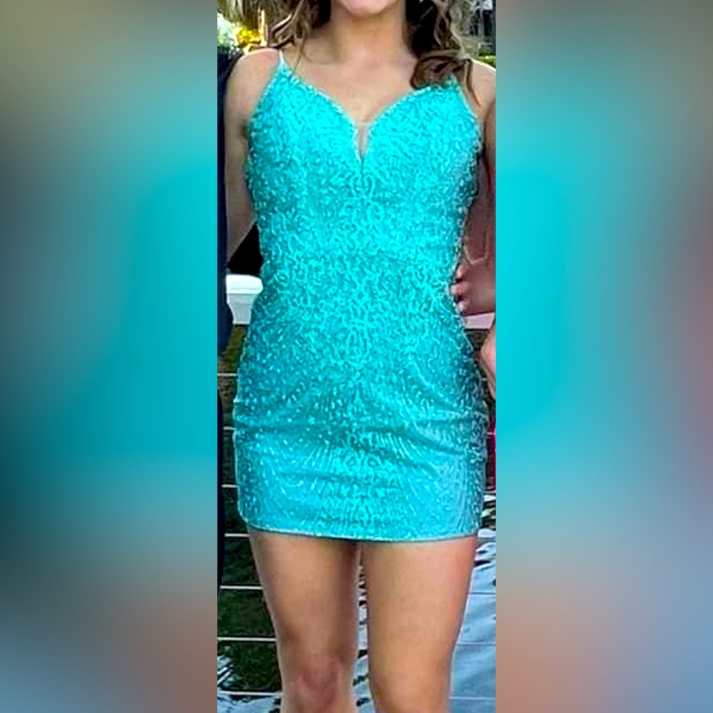 Alyce Paris 4502 - Embellished V-Neck Cocktail Dress
Size 2 Color Pool